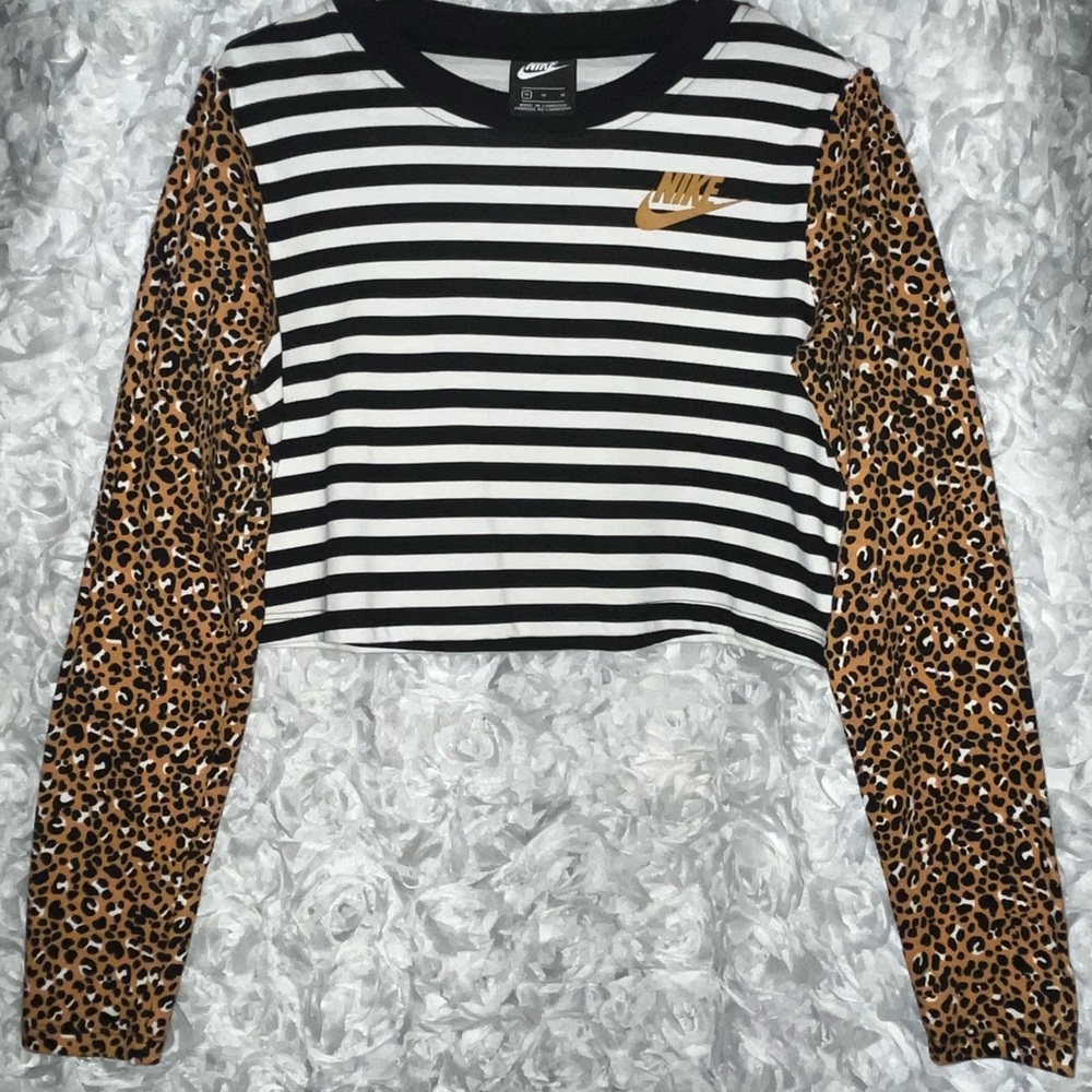 ✨NEW NIKE Long Sleeve Crop Top